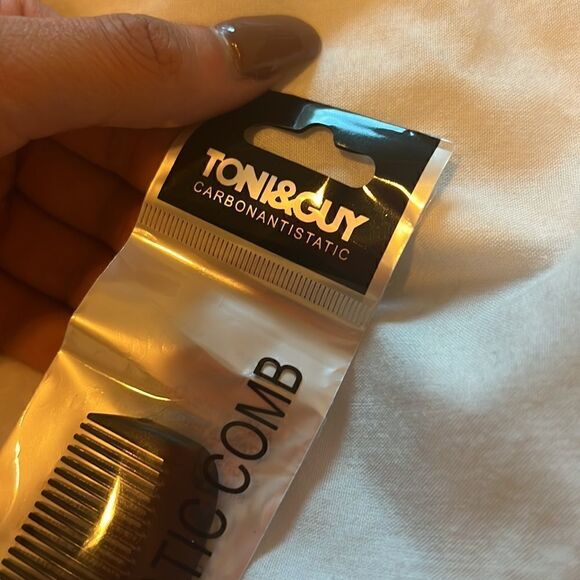 Sealed UNOPENED - NEW Comb - Toni & Guy - Carbon Antistatic Comb - Picture 2 of 4